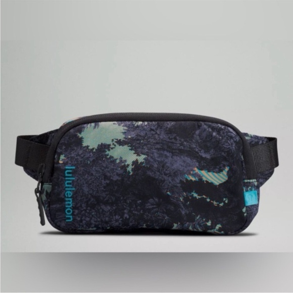 Lululemon Mini Belt Bag 0.7L in the Psychedelic Toile Peri Purple Multi print